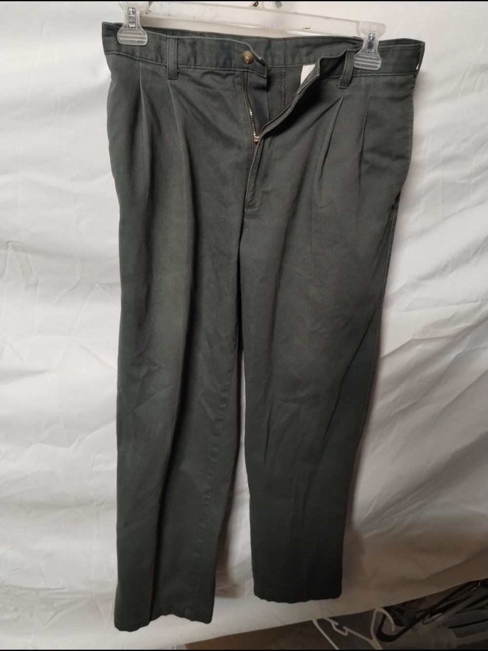 Dockers Men's Pleated Chinos in Charcoal Gray
